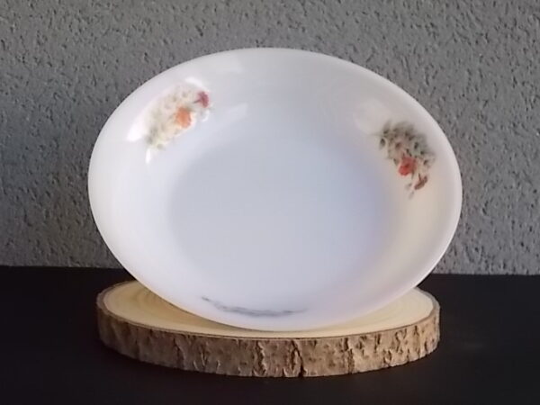 Légumier "Liseron", en verre Opale, à motif Floral. De la Marque Arcopal France