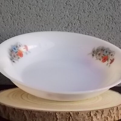 Légumier "Liseron", en verre Opale, à motif Floral. De la Marque Arcopal France
