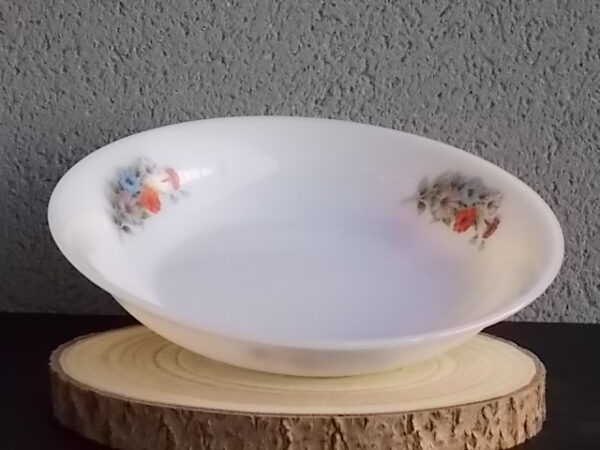 Légumier "Liseron", en verre Opale, à motif Floral. De la Marque Arcopal France