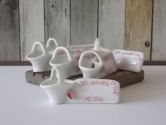 Marque place « Panier » en porcelaine