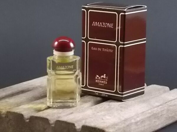 Amazone, miniature d' Eau de Toilette 7 ml avec sa boite. Lancé en 1974. De la maison Hermès Paris.