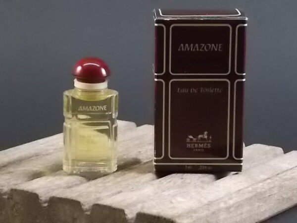 Amazone, miniature d' Eau de Toilette 7 ml avec sa boite. Lancé en 1974. De la maison Hermès Paris.