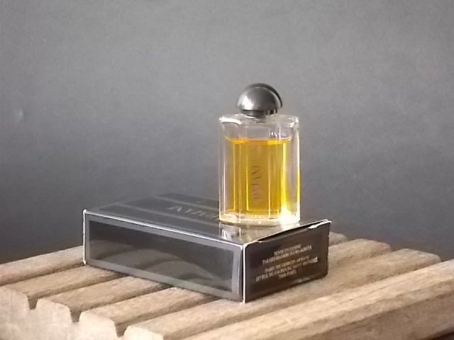 Armani, miniature EdT 5 ml de Giorgio Armani, avec sa boite. Parfum créé en 1981. De la maison Giorgio Armani.
