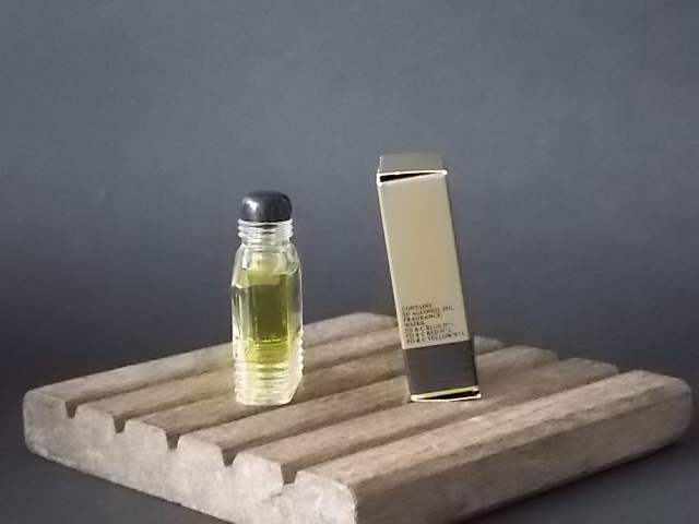 Armani, miniature EdT Homme 10 ml de Giorgio Armani, avec sa boite. Parfum créé en 1984. De la maison Giorgio Armani.