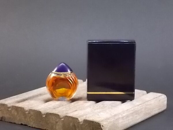 Boucheron, miniature Eau de Parfum 5 ml avec sa boite. Lancé en 1988. De la maison Boucheron Paris.