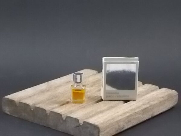 Calandre, miniature Parfums 1 ml, avec sa boite. Parfum crée en 1969. De la maison Paco Rabanne