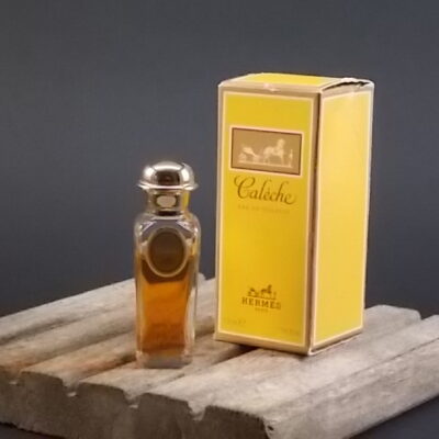 Calèche, miniature d' Eau de Toilette 7.5 ml avec sa boite. Lancé en 1961. De la maison Hermès Paris.