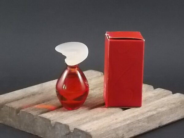 Cantate, miniature EdT 7,5 ml, avec sa boite. Parfum crée en 1995. De la maison Yves Rocher.