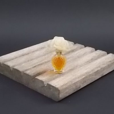 Miniature Capricci Eau de Parfum 2.5 ml. Lancé en 1960. De la maison Nina Ricci Paris