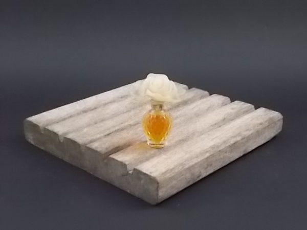 Miniature Capricci Eau de Parfum 2.5 ml. Lancé en 1960. De la maison Nina Ricci Paris