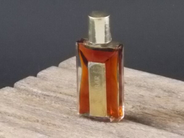 Cinnebar, miniature EdP 7 ml, sans boite. Parfum créé en 1978. De la maison Estée Lauder