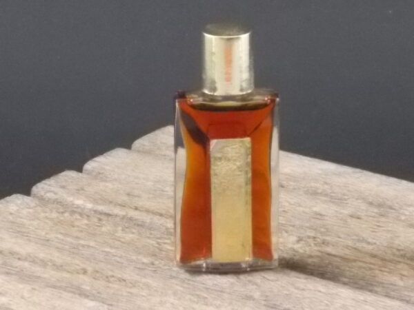 Cinnebar, miniature EdP 7 ml, sans boite. Parfum créé en 1978. De la maison Estée Lauder