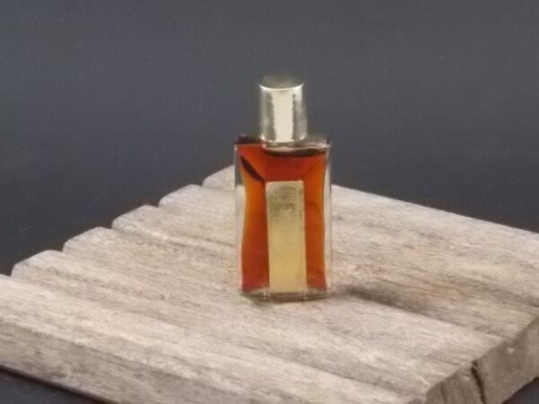 Cinnebar, miniature EdP 7 ml, sans boite. Parfum créé en 1978. De la maison Estée Lauder