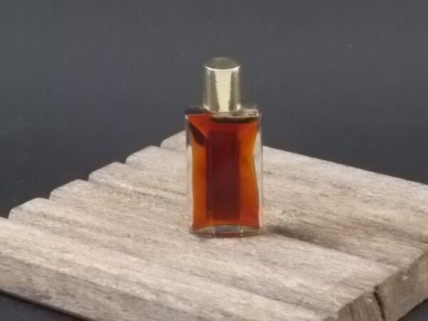 Cinnebar, miniature EdP 7 ml, sans boite. Parfum créé en 1978. De la maison Estée Lauder