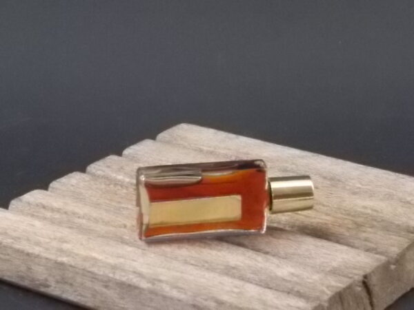 Cinnebar, miniature EdP 7 ml, sans boite. Parfum créé en 1978. De la maison Estée Lauder