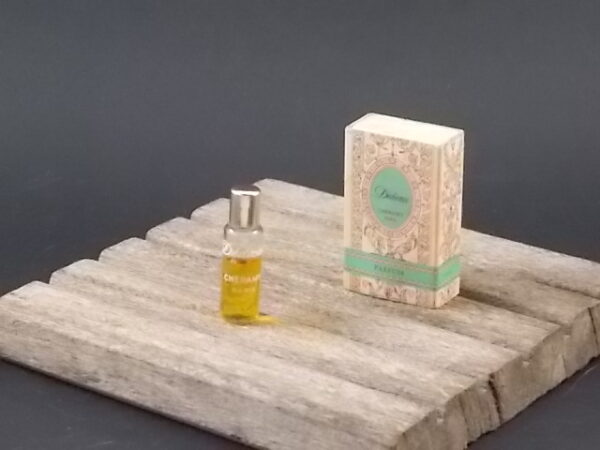 Dédicace, miniature Parfum 3 ml sans boite. Parfum créé en 1966. De la maison Cheramy Paris.