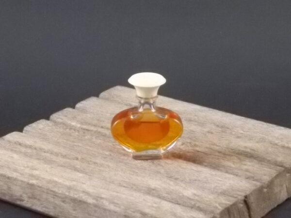 Dédicace, miniature Parfum 4 ml sans boite. Parfum créé en 1966. De la maison Cheramy Paris.