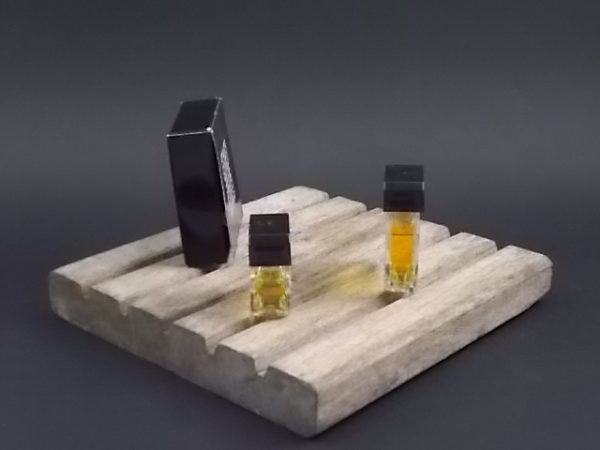 Miniature Detchema Parfum 2 ml et Parfum de Toilette 5 ml. Lancé en 1994. De la maison Revillon Paris