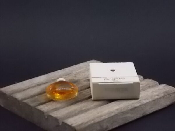Diva, miniature Eau de Parfum de 4.5 ml. Lancé en 1983. De la maison Ungaro Paris
