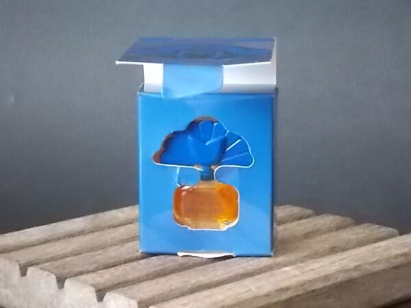 Folies Bergères, miniature Parfum 2 ml, avec sa boite. Parfum créé en 1981. De la maison Folies Bergères