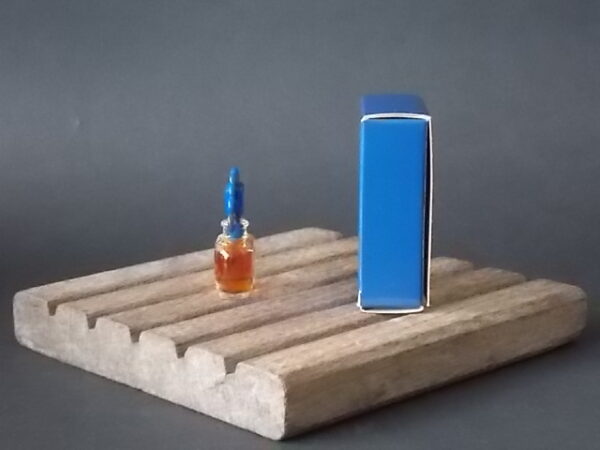 Folies Bergères, miniature Parfum 2 ml, avec sa boite. Parfum créé en 1981. De la maison Folies Bergères