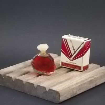 Gianni Versace, miniature EdT 7,5 ml, avec sa boite. Parfum crée en 1981. De la maison Gianni Versace.
