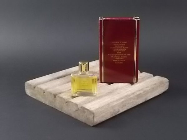 Miniature Habit Rouge Eau de Toilette pour Homme. Lancé en 1965 par Guerlain.