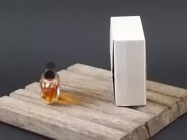 Knowing, miniature EdP 3,5 ml, avec sa boite. Parfum créé en 1988. De la maison Estée Lauder