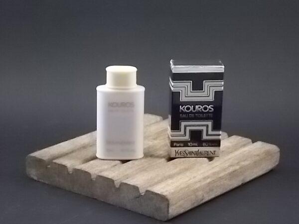 Kourous, miniature EdT Homme 10 ml, avec sa boite. Parfum crée en 1981. De la maison Yves Saint Laurent