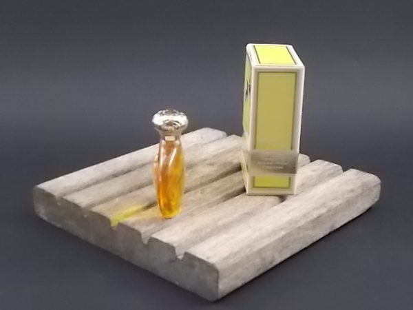 Miniature L' Air du Temps Eau de Toilette 6 ml. Lancé en 1986. De la maison Nina Ricci Paris