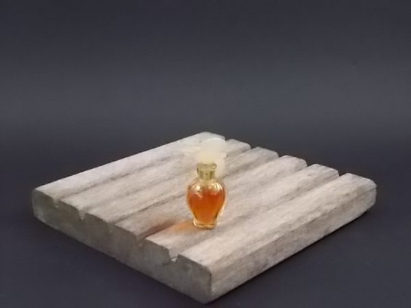Miniature L'Air du Temps Eau de Parfum 2.5 ml. Lancé en 1948. De la maison Nina Ricci Paris