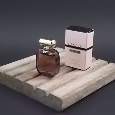 Miniature L'Extase Eau de Parfum 5 ml. Lancé en 2015. De la maison Nina Ricci Paris