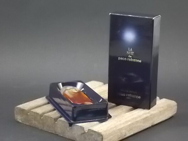 La nuit, miniature EdP 5 ml, avec sa boite. Parfum crée en 1985. De la maison Paco Rabanne