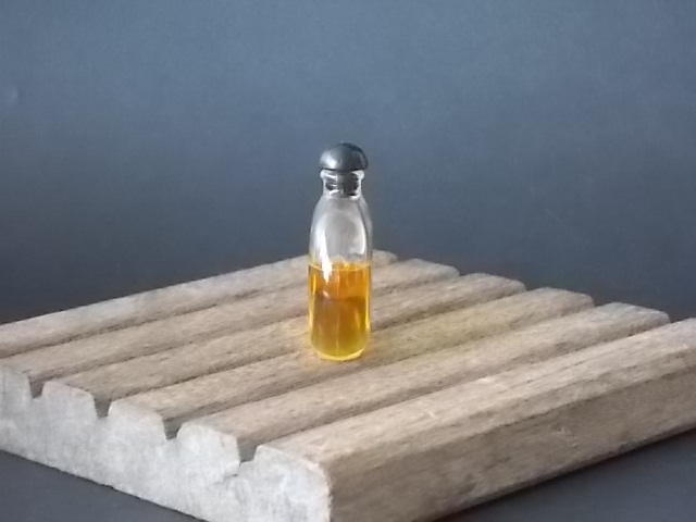 Magie Noire miniature EdT 7,5 ml, sans boite. Lancé en 1978. De la maison Lancôme.