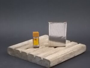 Métal, miniature Parfum 1 ml, avec sa boite. Parfum crée en 1979. De la maison Paco Rabanne