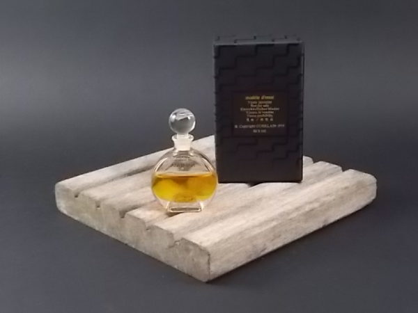 Miniature Nahéma Parfum de Toilette 4 ml. Lancé en 1979 par Guerlain.