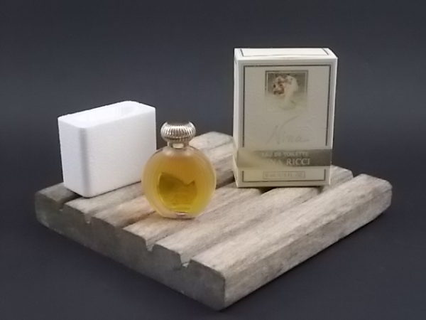Miniature Nina Eau de Toilette 6 ml. Lancé en 1987. De la maison Nina Ricci Paris