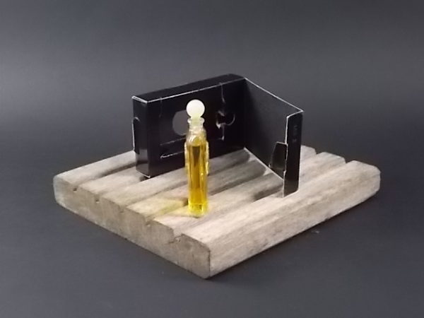 Miniature Nocturnes Eau de Toilette 5 ml. Lancé en 1933. De la maison Caron