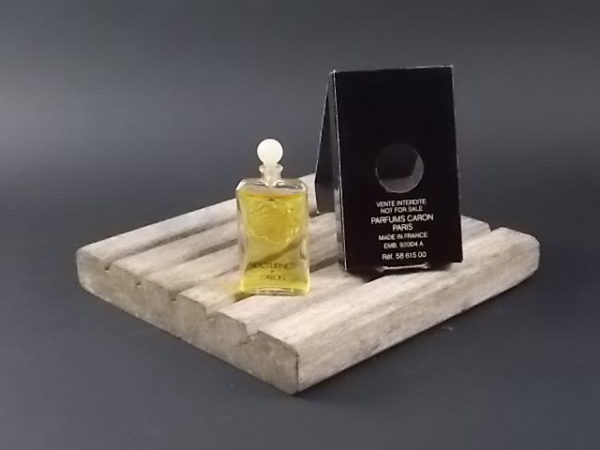 Miniature Nocturnes Eau de Toilette 5 ml. Lancé en 1933. De la maison Caron