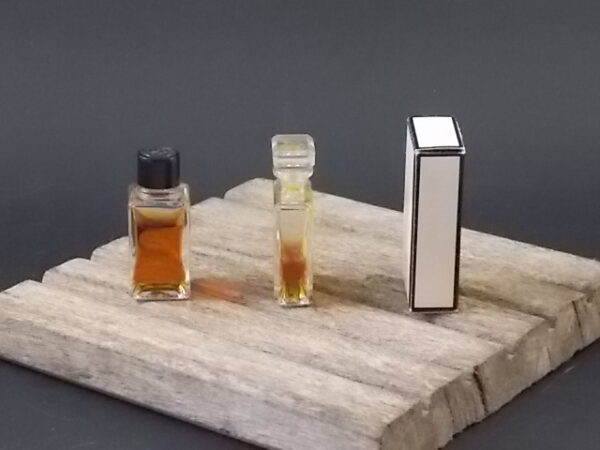 N°5 , miniature EdP 4 ml, avec sa boite et EdT 4.5 ml sans boite. Parfum crée en 1924 et 1986. De la maison Chanel
