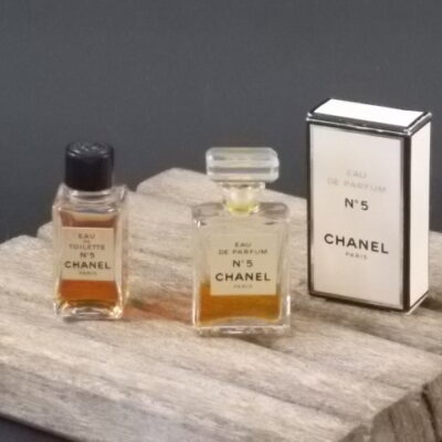N°5 , miniature EdP 4 ml, avec sa boite et EdT 4.5 ml sans boite. Parfum crée en 1924 et 1986. De la maison Chanel