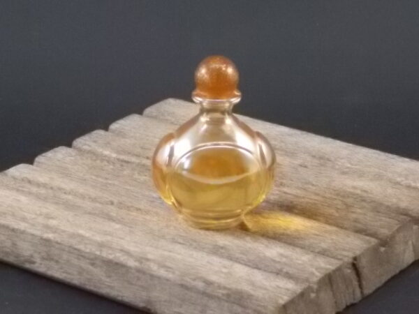 Orchidée, miniature EdT 15 ml, sans boite. Parfum crée en 1988. De la maison Yves Rocher