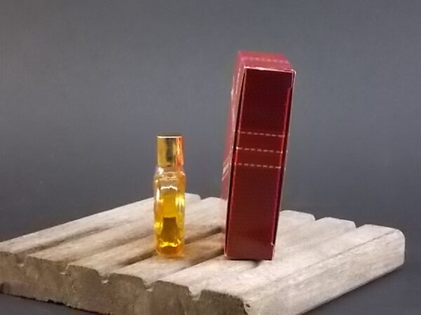 Parfum, miniature d' Eau de Toilette 5 ml avec sa boite. Lancé en 1984. De la maison Hermès Paris.