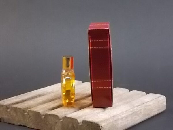 Parfum, miniature d' Eau de Toilette 5 ml avec sa boite. Lancé en 1984. De la maison Hermès Paris.