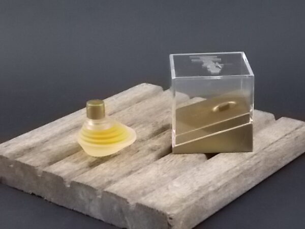 Parfum d' Elle, miniature Eau de Parfum 2,5 ml. Lancé en 1990. De la maison Claude Montana Parfums