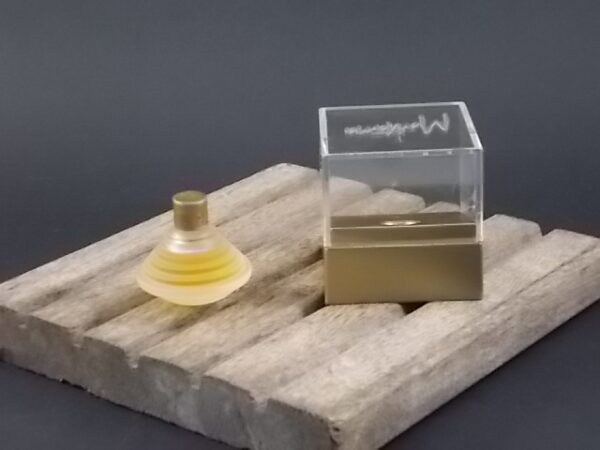 Parfum d' Elle, miniature Eau de Parfum 2,5 ml. Lancé en 1990. De la maison Claude Montana Parfums