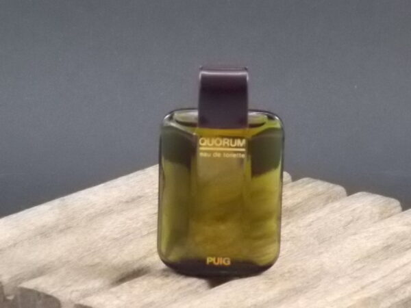 Quorum, miniature EdT Homme 7 ml, avec sa boite. Parfum crée en 1982. De la maison Antonio Puig