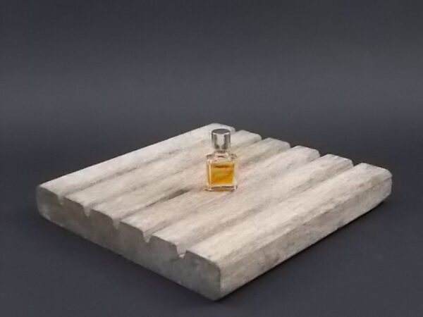 Rive Gauche, miniature Parfum 1 ml, sans boite. Parfum crée en 1970. De la maison Yves Saint Laurent