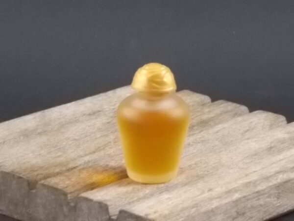 Rose Ispahan, miniature EdT 7,5 ml, sans boite. Parfum crée en 19896. De la maison Yves Rocher