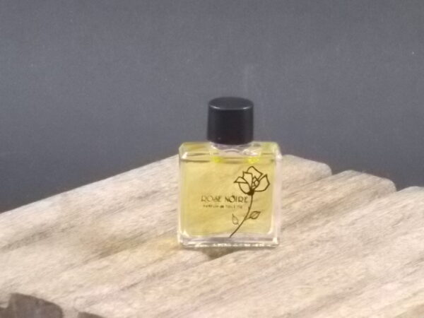 Rose Noire, miniature PdT 5,2 ml, avec sa boite. Parfum crée en 1985. De la maison Giorgio Valenti.